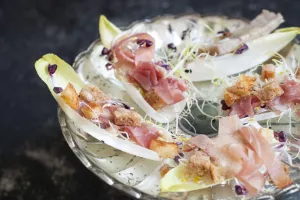 Grondwitloofblaadjes met Antwerpse charcuterie