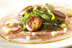 Antwerpse kalfsrol met kruidensla en elixirdressing