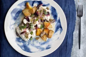 Pladijs met Vlaams-Brabantse tafeldruif en mosterd uit het Gentse Pladijs met Vlaams-Brabantse tafeldruif en mosterd uit het Gentse