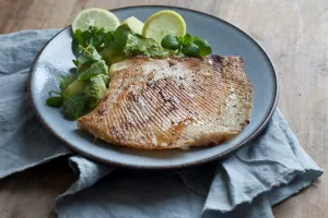 In hoeveboter gebakken rog met waterkerspesto en gekookte Moese patat