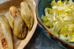 Het eerste grondwitloof: rauw of gestoofd?