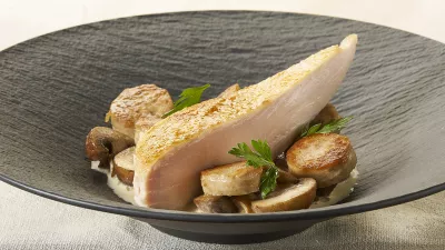 Krokant geroosterde Mechelse koekoek met grotchampignons, witte pens en jus van Oude Geuze