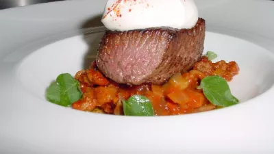 Lamsvlees op een moussaka sausje en room van Vlaams roodbruin bier