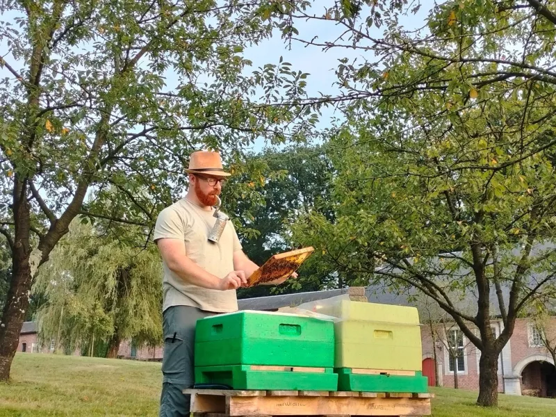 Dylan Elen van imkerij Merodegoud Streekproduct.be