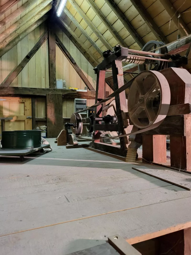 De zolder met drijfriemen. Streekproduct.be