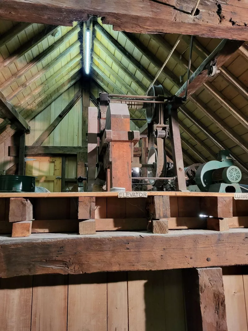 Met een "elevator" werd het graan beetje bij beetje omhoog gebracht. Streekproduct.be